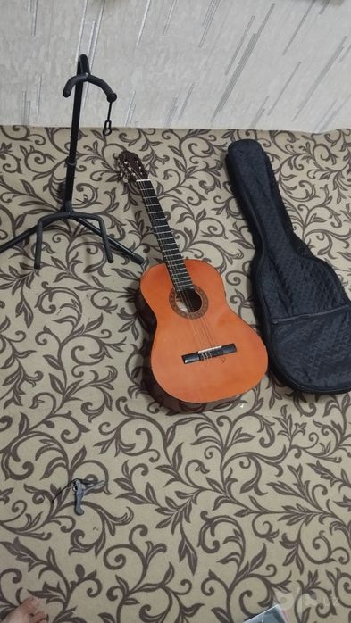 Klassik Gitara sotiladi