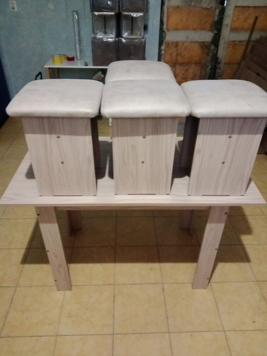 Продам кухонный стол и табуретки
