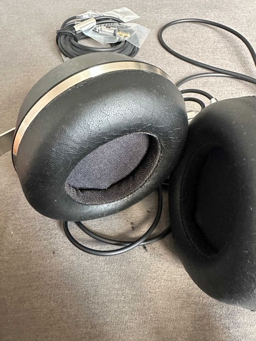 Слушалките Final Audio Sonorous IV