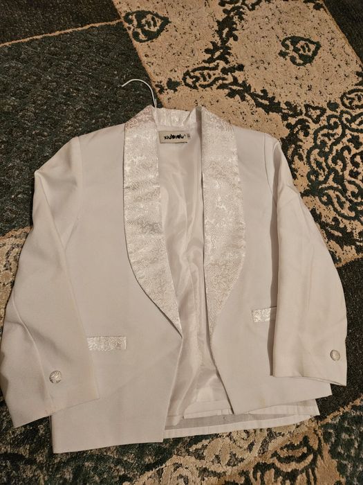 Продается костюм на 3-6лет