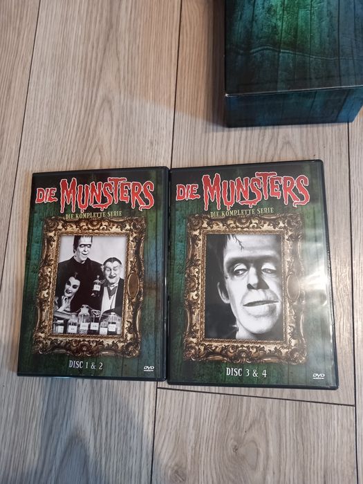 Vand 14 DVD-uri Munsters Serie complecta
