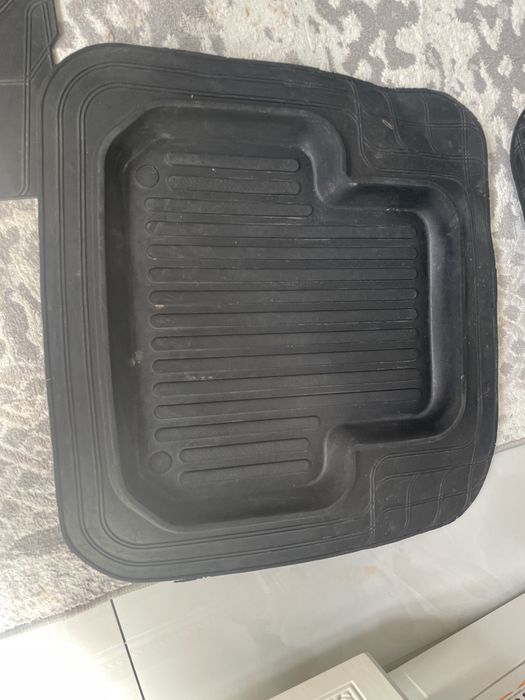 Продается полик nissan versa