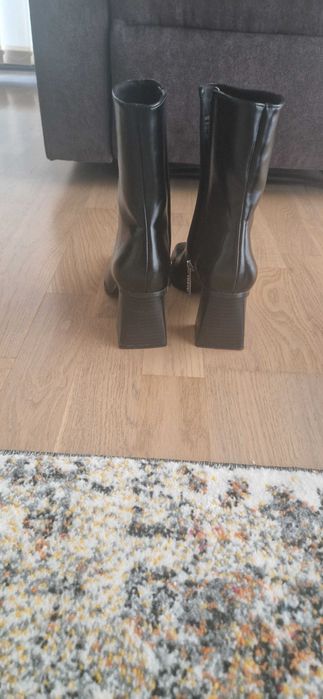 Botine cu toc, Bershka