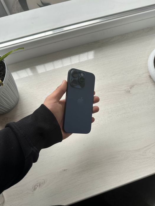 Продам айфон 15 про 256гб