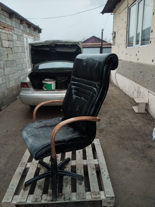Продам крутяши стул в хорошем состоянии