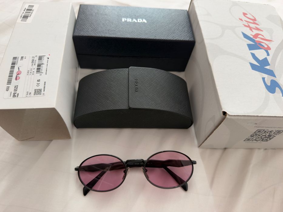 Очила на Prada с черни рамки