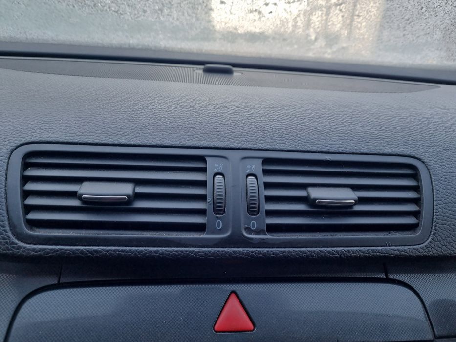 Grila aerisire centrala Volkswagen Passat B6 Variant (3C5) [Fabr 2005