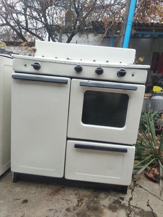 Продам газовую плиту