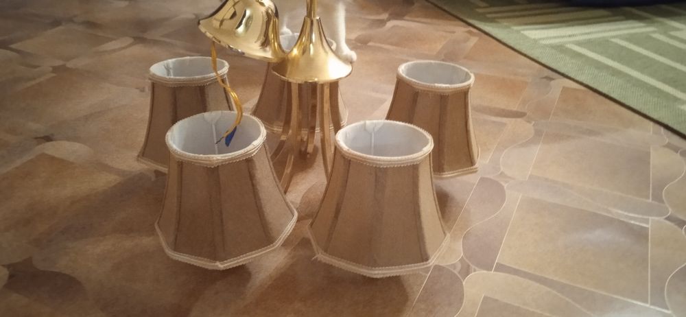 Продам шкаф, комод, стол и люстру