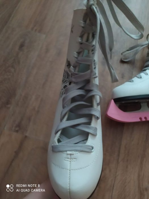 Продам коньки новые