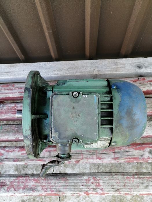 Vînd motor electric