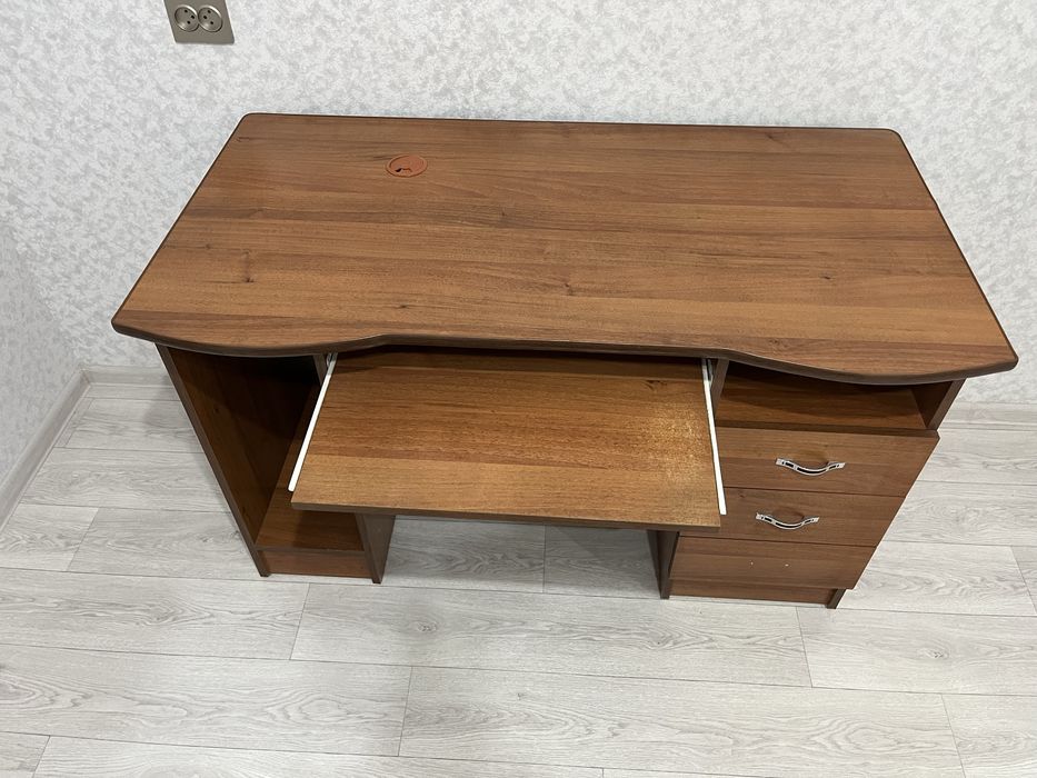 Отдам компьюторный стол