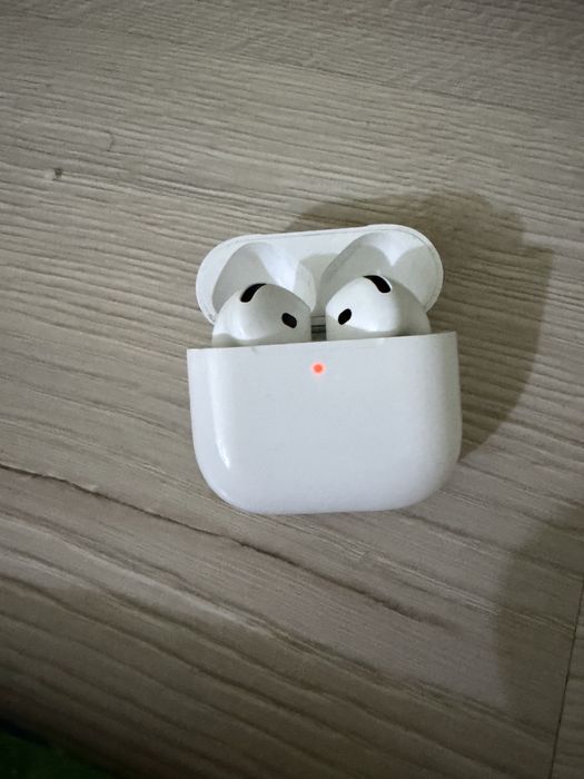 Apple AirPods 4 новая