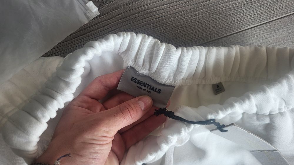Pantaloni scurti Essentials