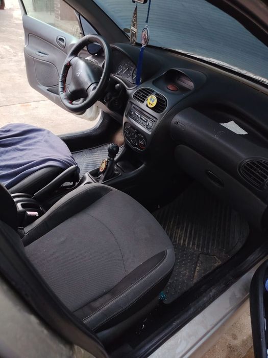 Vand Peugeot 206 sau dezmebrari