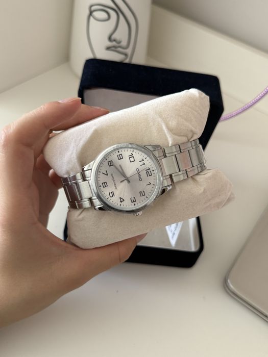 продам новые мужские часы от casio