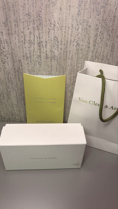 гривна Van Cleef & Arpels Alhambra