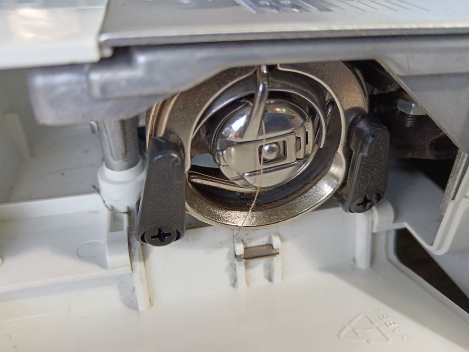 Mașina de cusut, electrica, cu pedală, Carina Classic
