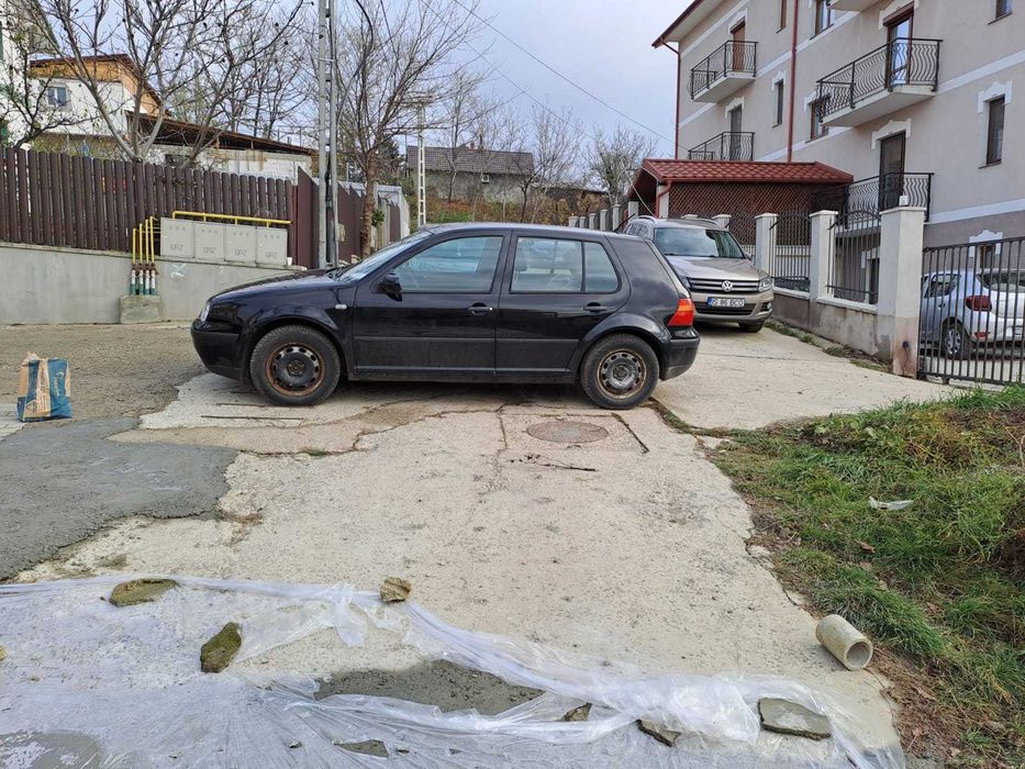 Piese din dezmembrari VW Golf 4, benzina, 1.6/16V tip motor AZD negru