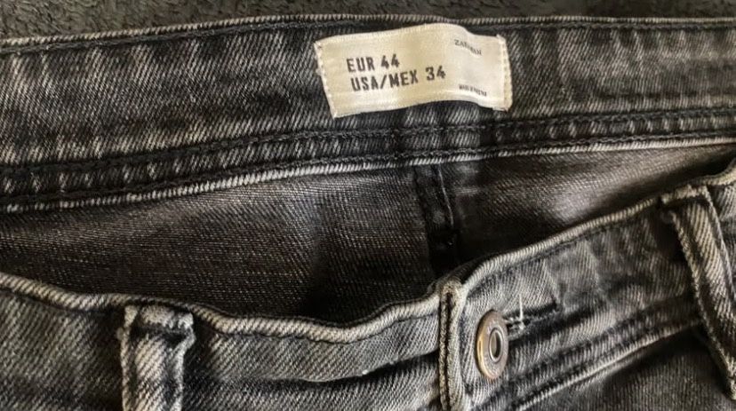Pantaloni scurti  de blugi zarra marime L/44