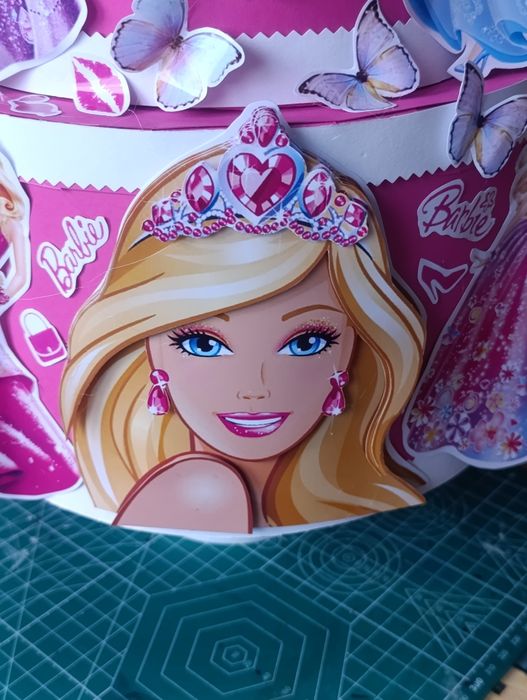 Картонена  "торта" с 3D ефект.