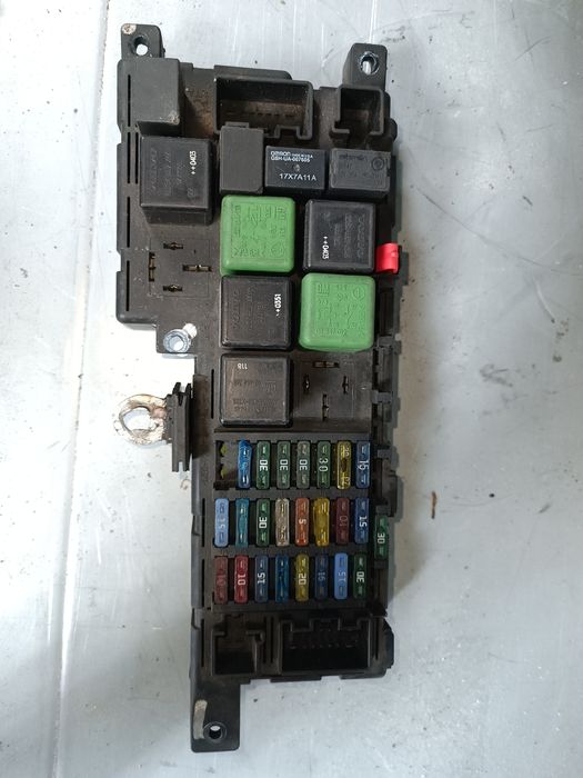 Табло с бушони и релета за Volvo XC70, 2.4T, 2001