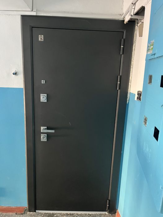 Установка металличеких дверей