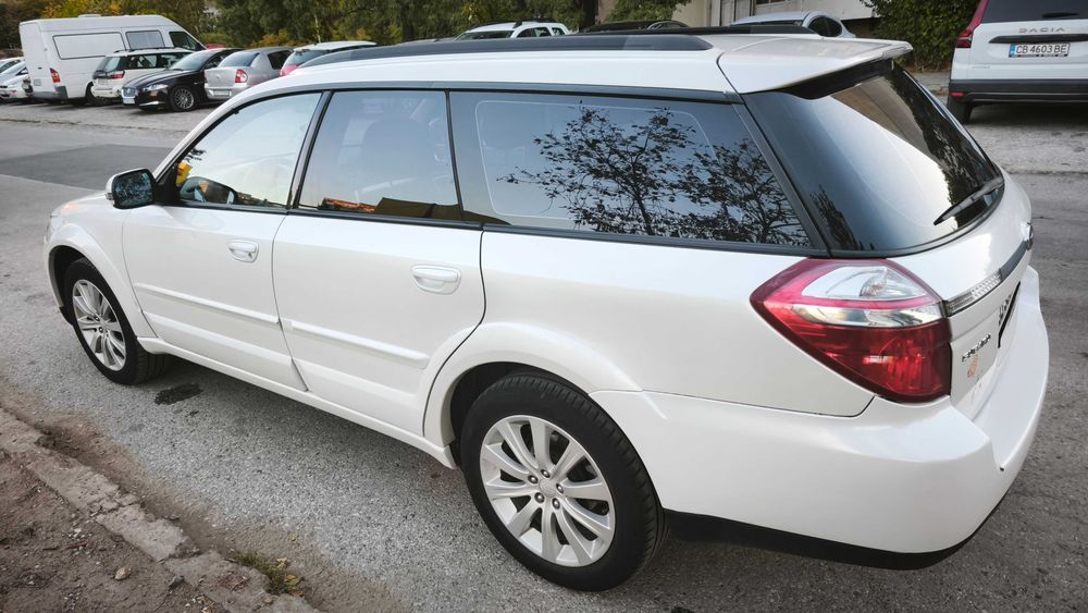 Продавам личния си Subaru Outback 2.5, 2009 г., автоматична скоростна кутия и фабрична газова уредба BRC.