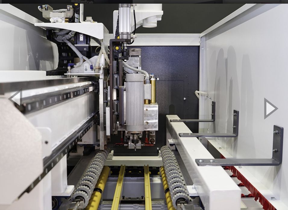 Vand masina CNC de gaurit si frezat OMAKSAN HOLEMASTER 1030 MC