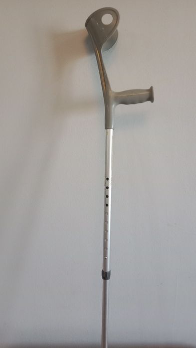 Костыль подлокотный продам.