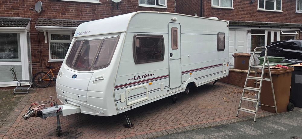 Kаравана Lunar Ultima, 4 местна