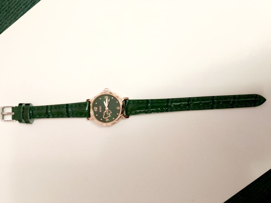 Элегантные зеленые часы. Новые!
