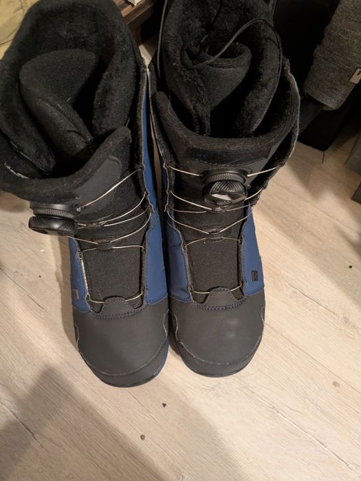Сноуборд с креплением + ботинки