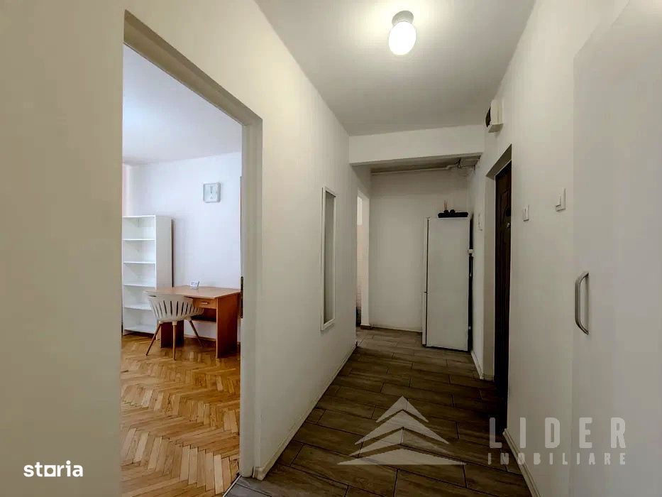 Apartament 3 camere decomandat, etaj 1, parcare in curte.