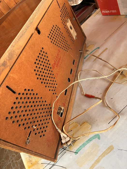 Radio de Epoca functional potrivit pentru designe