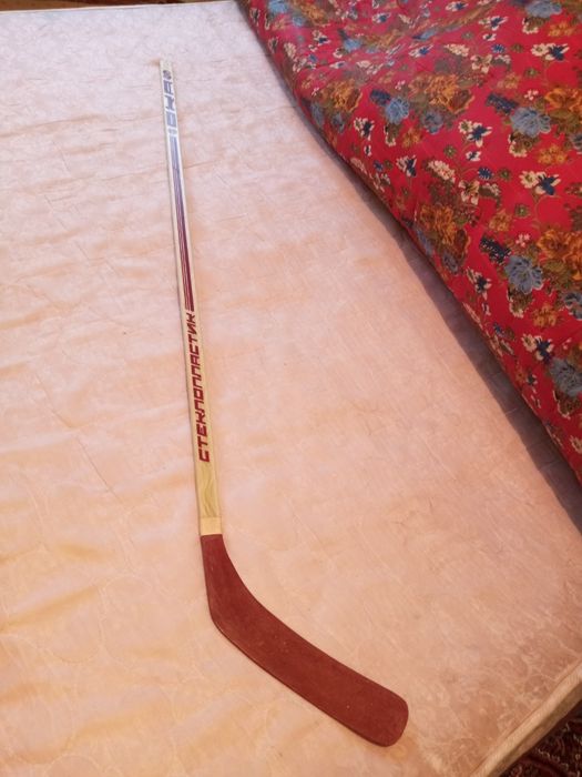 Продам хоккейные клюшки