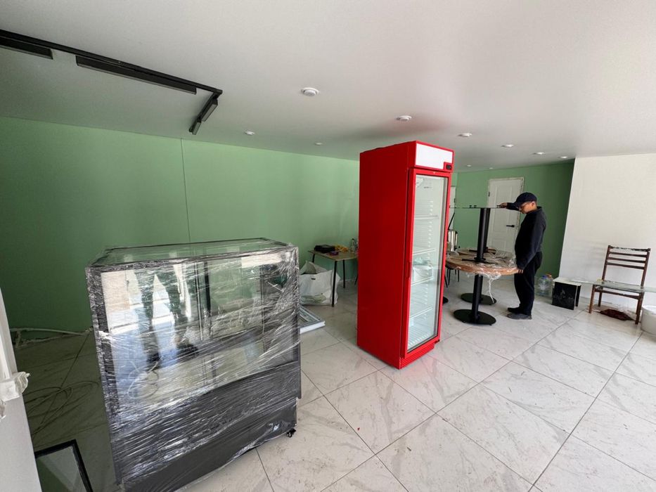 Продам холодильник витриный