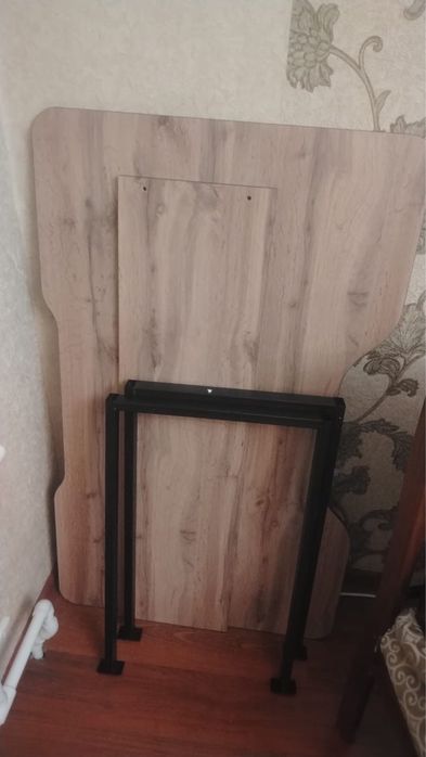 Продам стол компьютерный