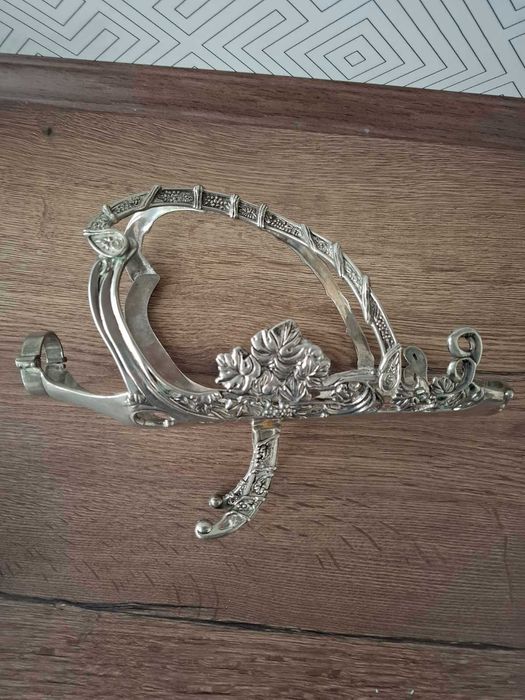 Продавам посребрена поставка