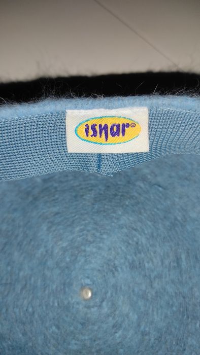 Дамски шалове и шапки