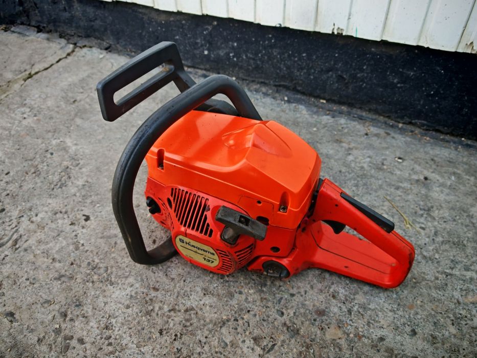 Drujbă Husqvarna 137
