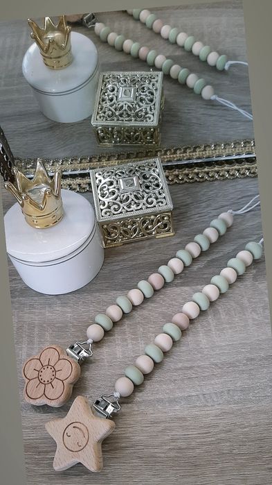Lantisoare  de suzeta, personalizate pentru bebe