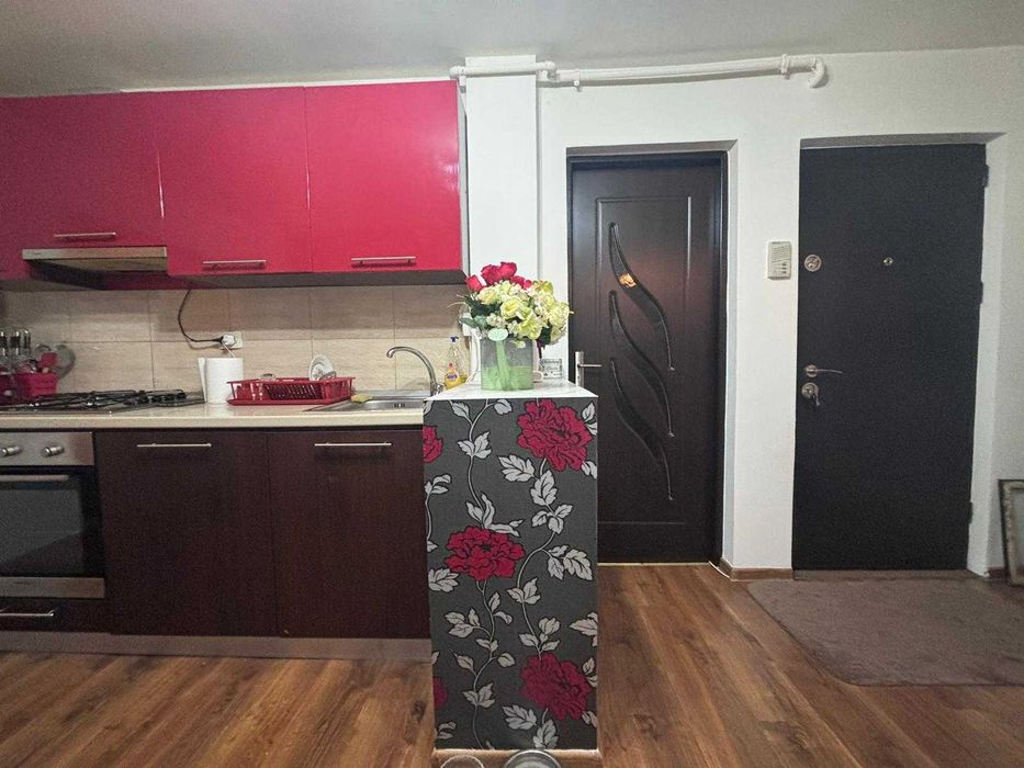 Vând apartament decomandat cu 2 locuri de parcare în ALFA