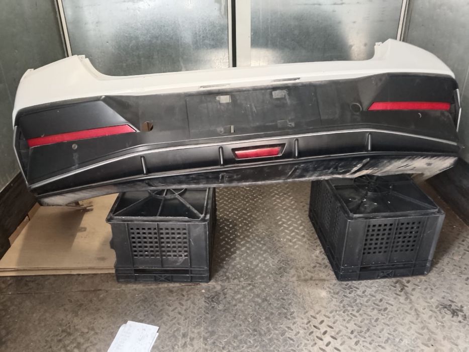 Задний бампер б/у оригинал