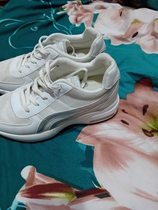 De vânzare adidasi damă noi