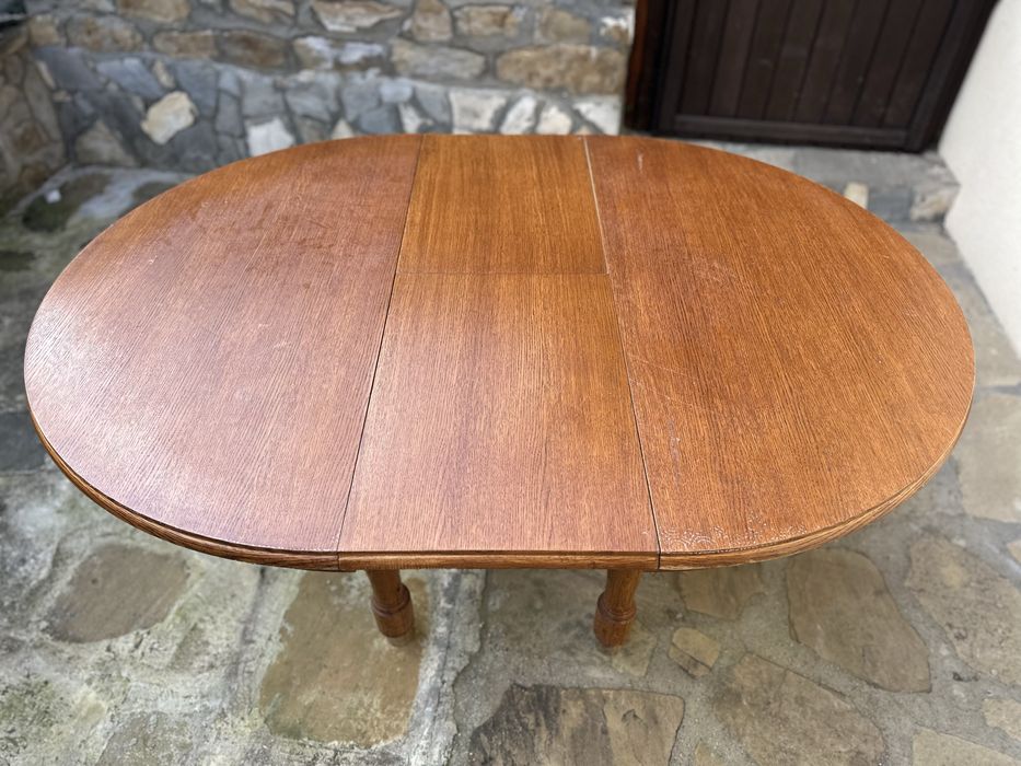 Кръгла разтегателна трапезна маса