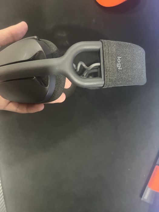 Продам наушники Logitech zone vibe 100