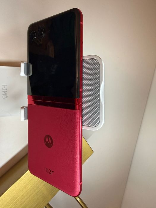Motorola Razr 40 ULTRA / 256 / RED / Incarcator + Cutie