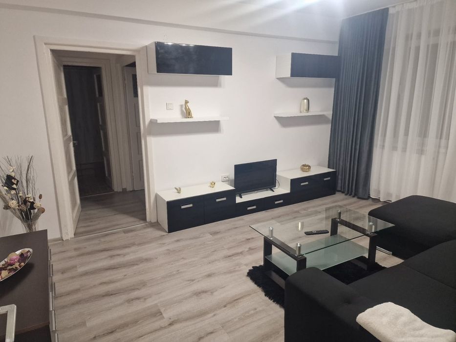 Închiriez apartament cu 3 camere