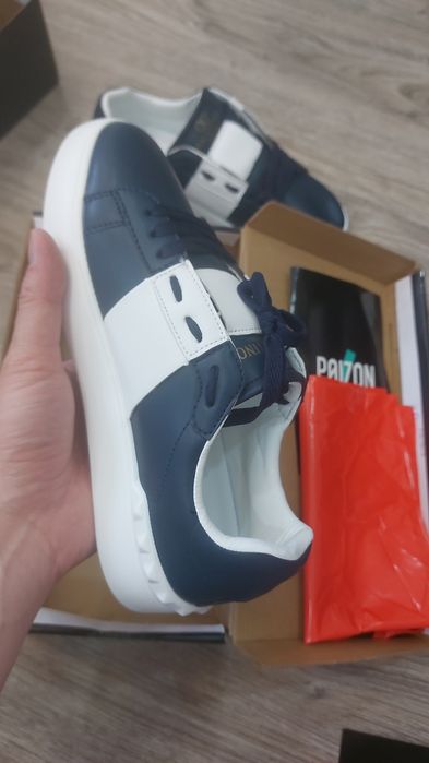 Продажа мужской стильной обуви Valentino